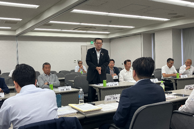 発言する山本会長
